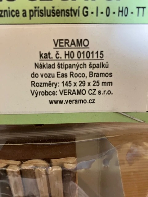 H0 010115 Náklad štípaných špalků do vozu Eas Roco, Bramos