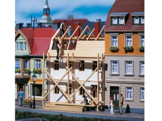H0/TT Auhagen 12270, Městský dům v renovaci